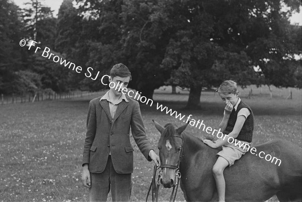 JOHN AND RORY BLAND AND BABY  RICHARD DE STACPOOLE AT RATH HOUSE